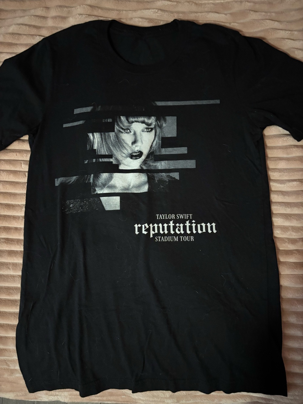 Taylor Swift reputation tour graphic tee